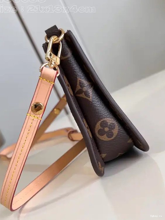 VUITTON Pouch-21.5*13*4.5CM LOUIS Lexington 0630